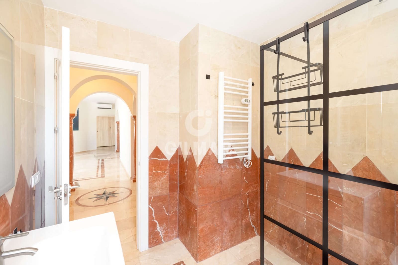 7 soverom Villa til salgs i Estepona med svømmebasseng garasje - € 1 378 000 (Ref: 9985690)