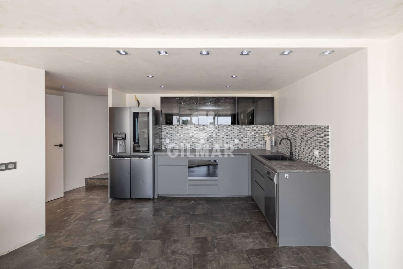 7 soverom Villa til salgs i Estepona med svømmebasseng garasje - € 1 378 000 (Ref: 9985690)