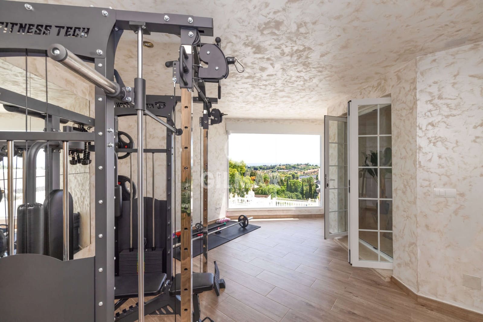 7 soverom Villa til salgs i Estepona med svømmebasseng garasje - € 1 378 000 (Ref: 9985690)