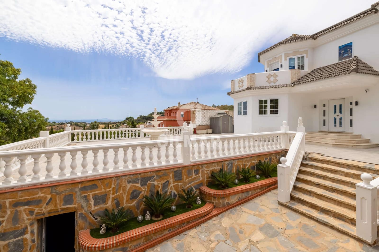 7 soverom Villa til salgs i Estepona med svømmebasseng garasje - € 1 378 000 (Ref: 9985690)