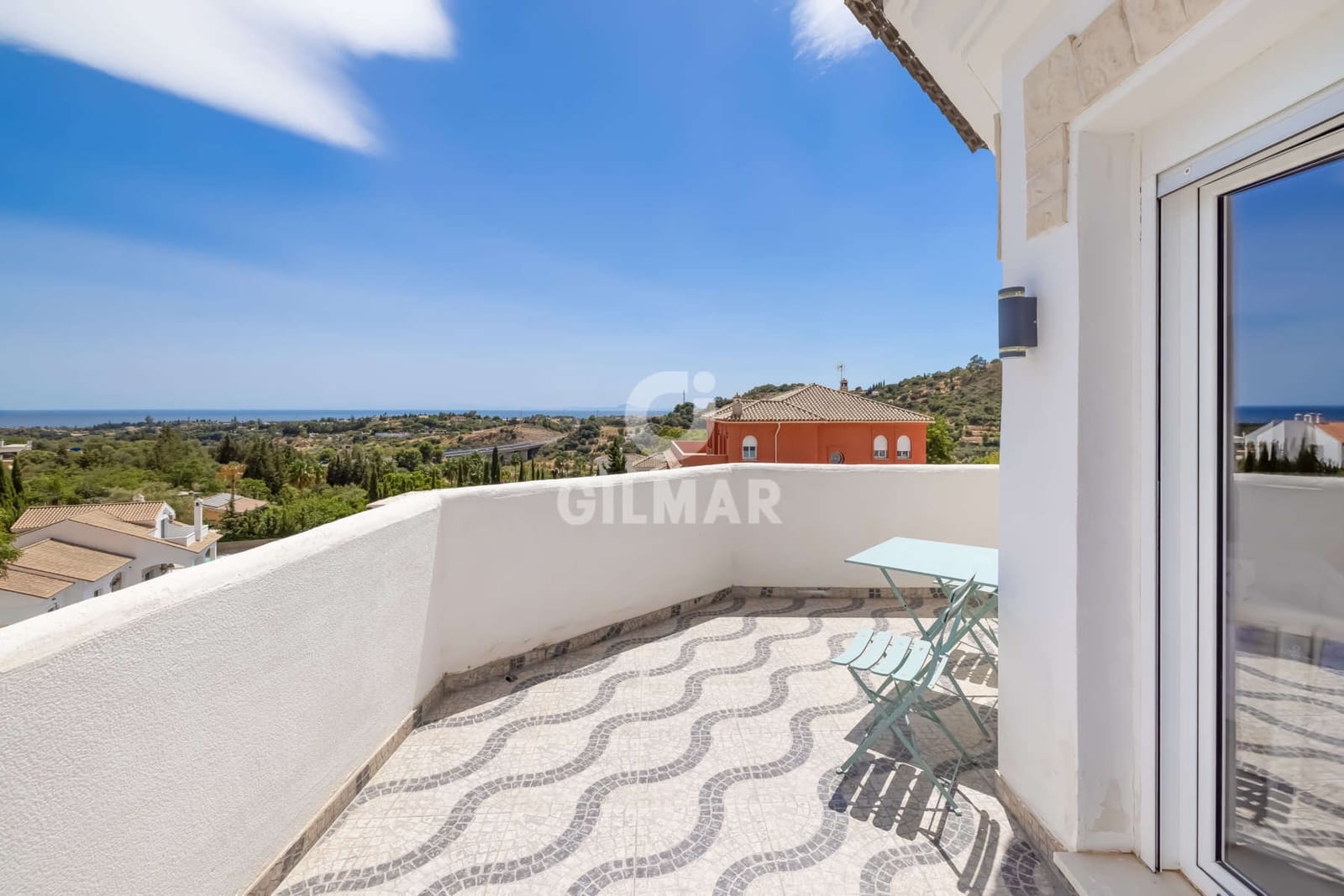 7 soverom Villa til salgs i Estepona med svømmebasseng garasje - € 1 378 000 (Ref: 9985690)
