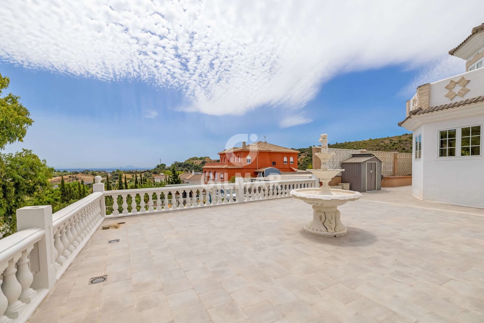 7 soverom Villa til salgs i Estepona med svømmebasseng garasje - € 1 378 000 (Ref: 9985690)