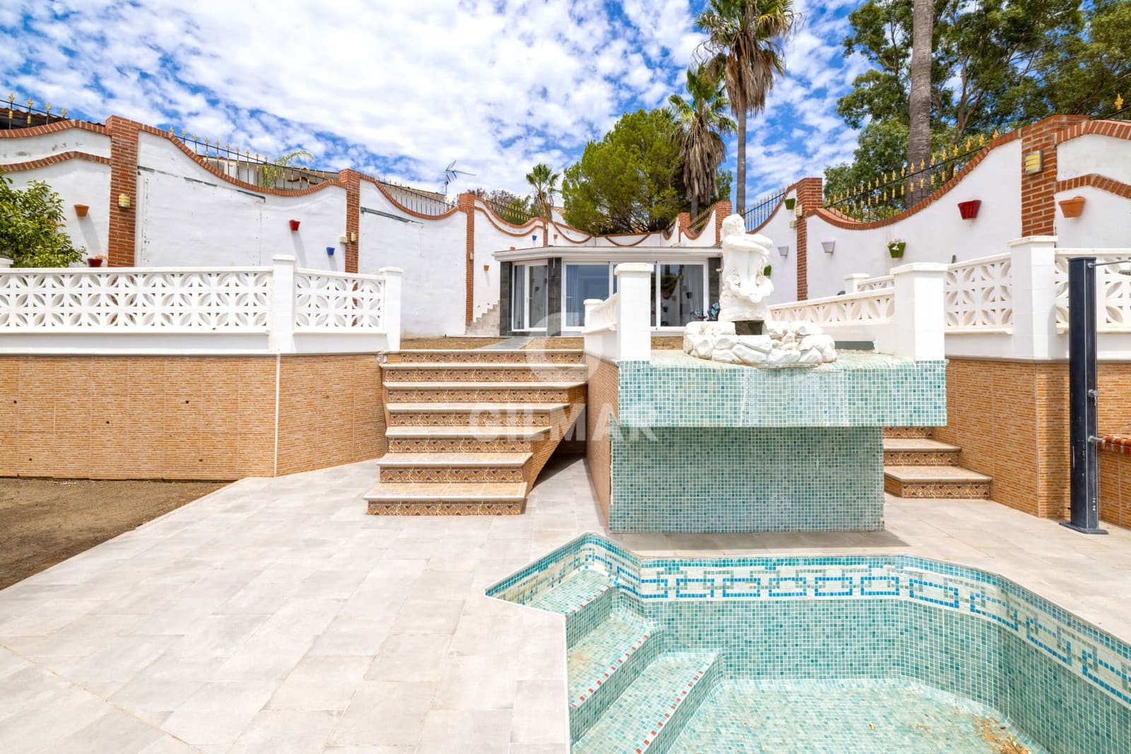 7 soverom Villa til salgs i Estepona med svømmebasseng garasje - € 1 378 000 (Ref: 9985690)