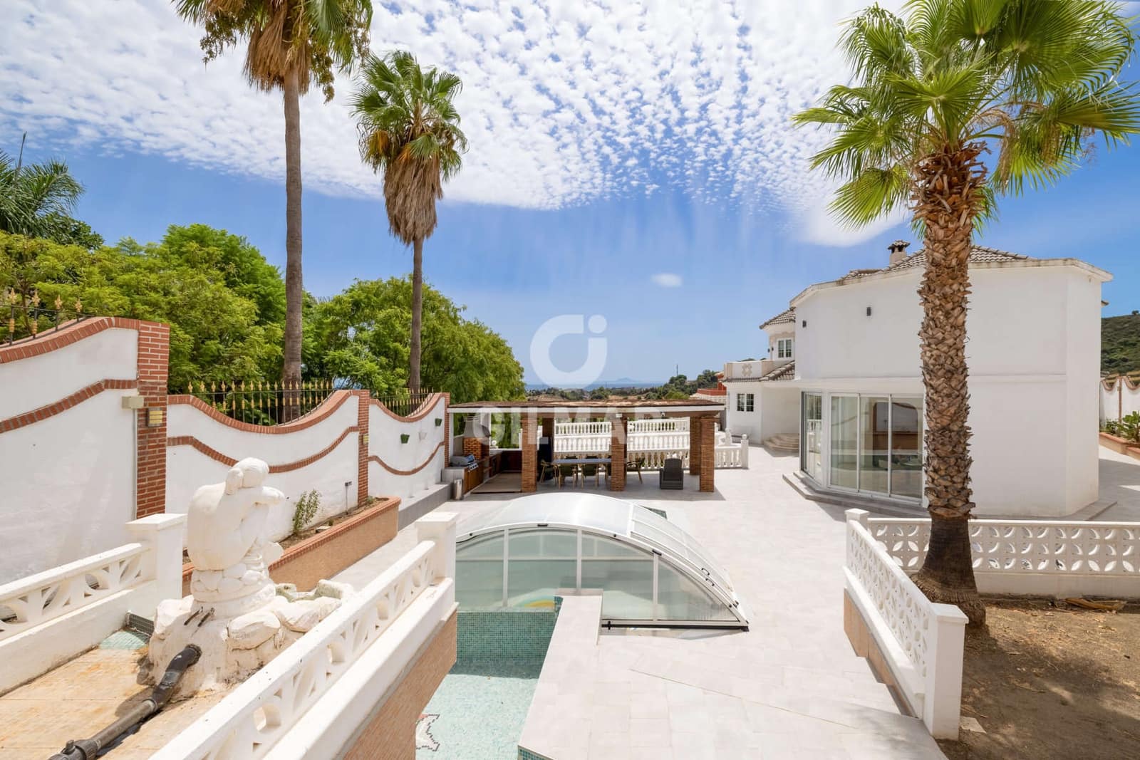 7 soverom Villa til salgs i Estepona med svømmebasseng garasje - € 1 378 000 (Ref: 9985690)