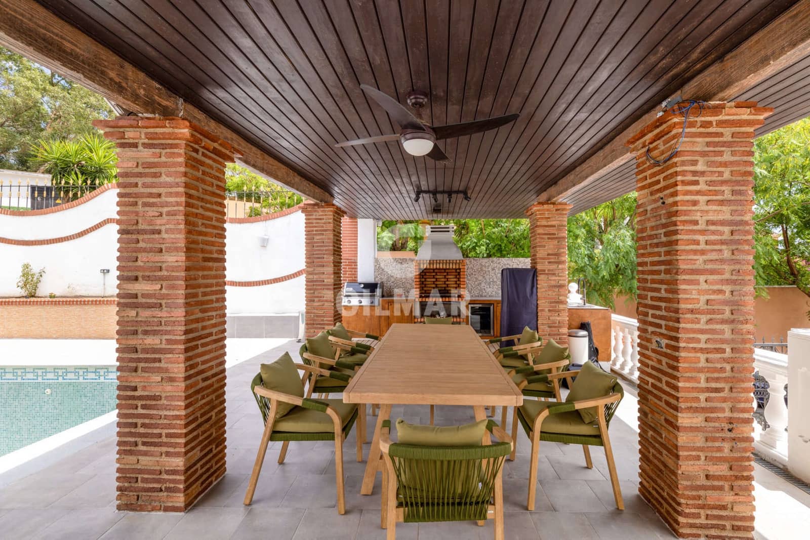 7 soverom Villa til salgs i Estepona med svømmebasseng garasje - € 1 378 000 (Ref: 9985690)