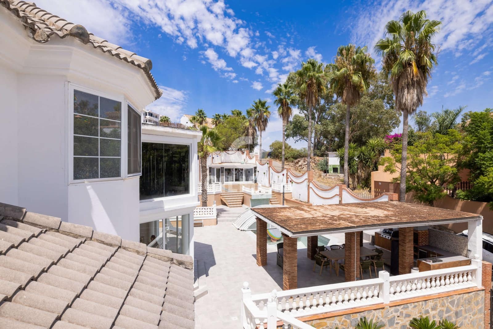 7 soverom Villa til salgs i Estepona med svømmebasseng garasje - € 1 378 000 (Ref: 9985690)