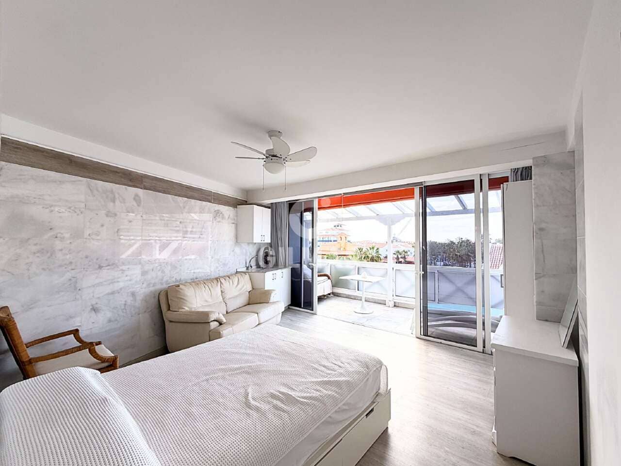 5 slaapkamer Penthouse te koop in Playa de las Americas met zwembad - € 1.400.000 (Ref: 9986143)