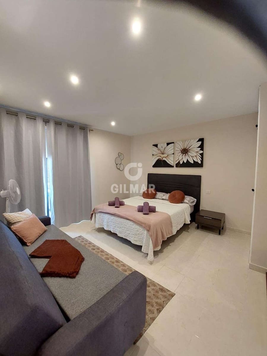 2 makuuhuone Asunto myytävänä paikassa Playa Paraiso mukana uima-altaan 
autotalli - 449 000 € (Ref: 9986145)