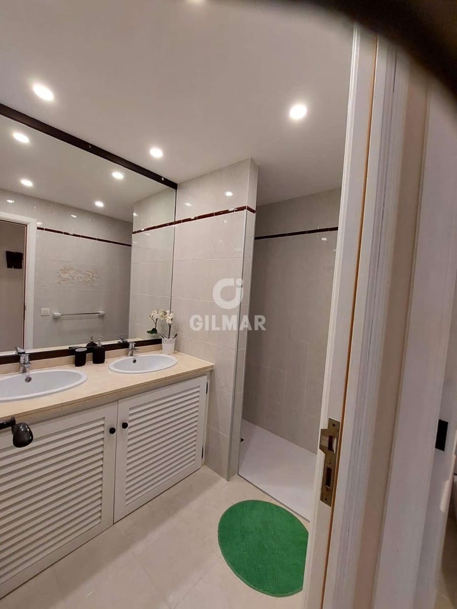 2 makuuhuone Asunto myytävänä paikassa Playa Paraiso mukana uima-altaan 
autotalli - 449 000 € (Ref: 9986145)