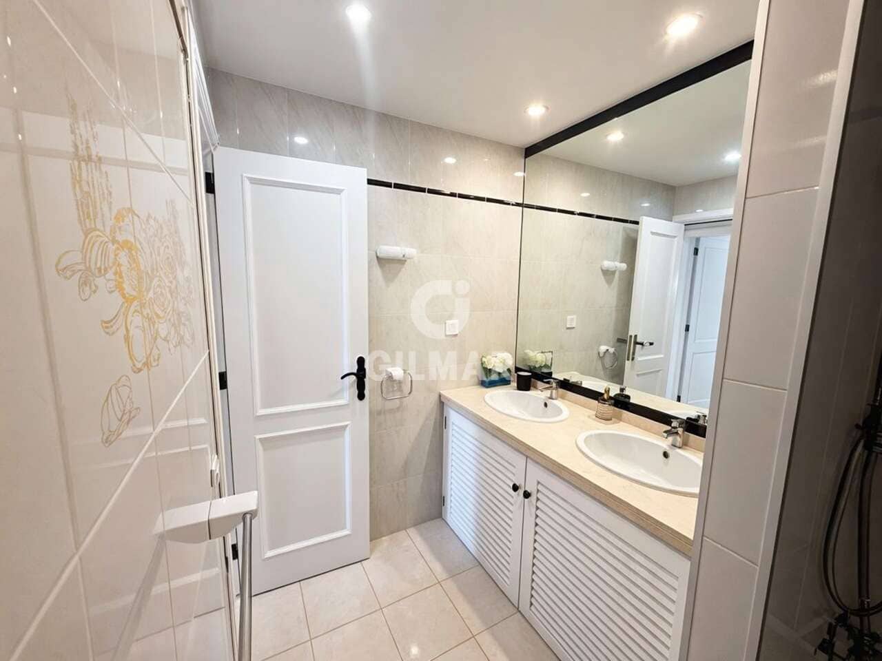 Piso de 2 habitaciones en Playa Paraiso en venta con piscina garaje - 449.000 € (Ref: 9986145)