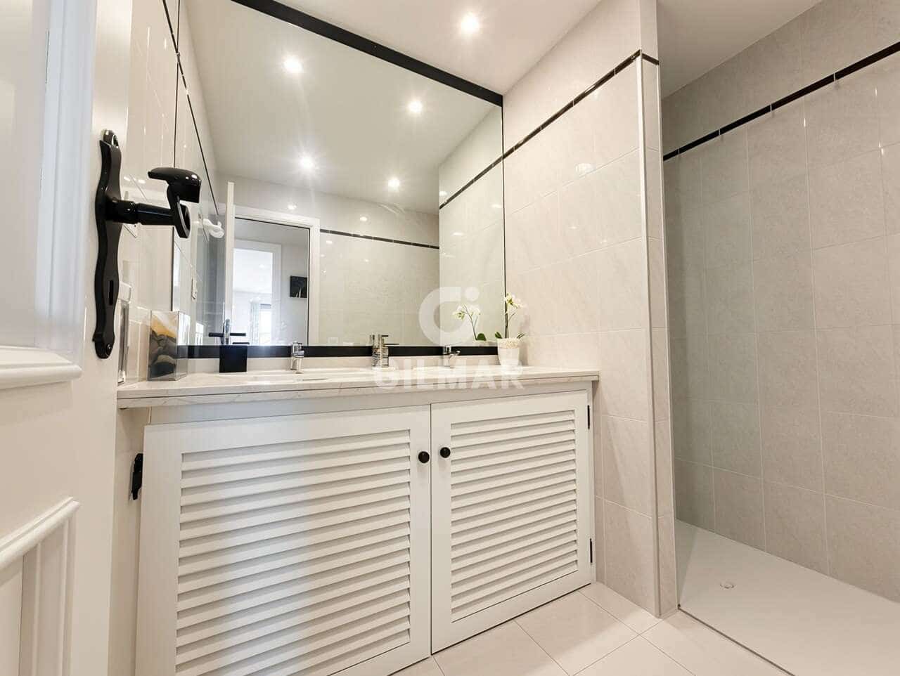 Piso de 2 habitaciones en Playa Paraiso en venta con piscina garaje - 449.000 € (Ref: 9986145)