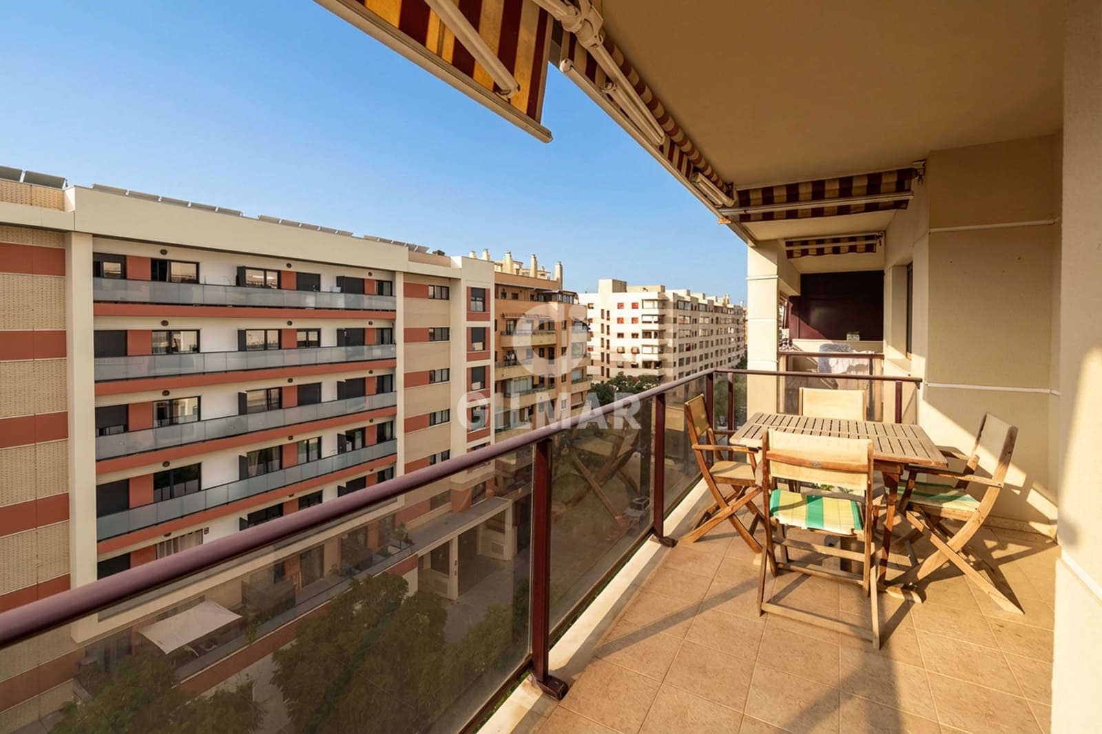 4 Zimmer Wohnung zu verkaufen in Malaga Stadt mit Pool Garage - 795.000 € (Ref: 9989274)