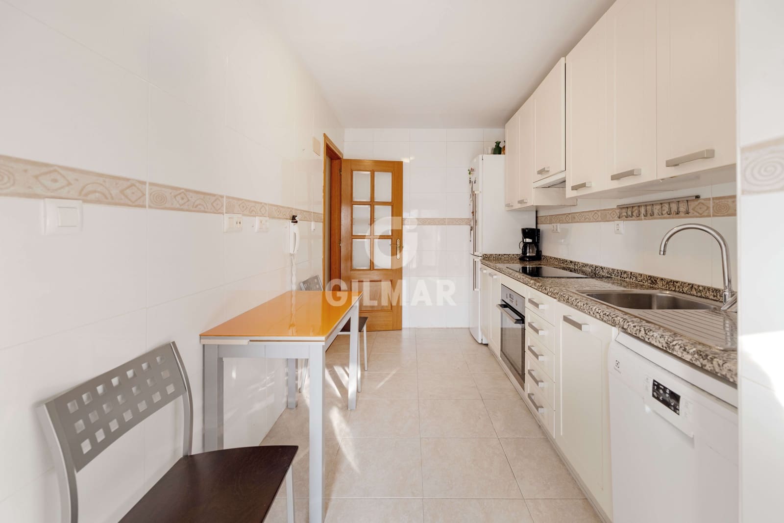 4 Zimmer Wohnung zu verkaufen in Malaga Stadt mit Pool Garage - 795.000 € (Ref: 9989274)