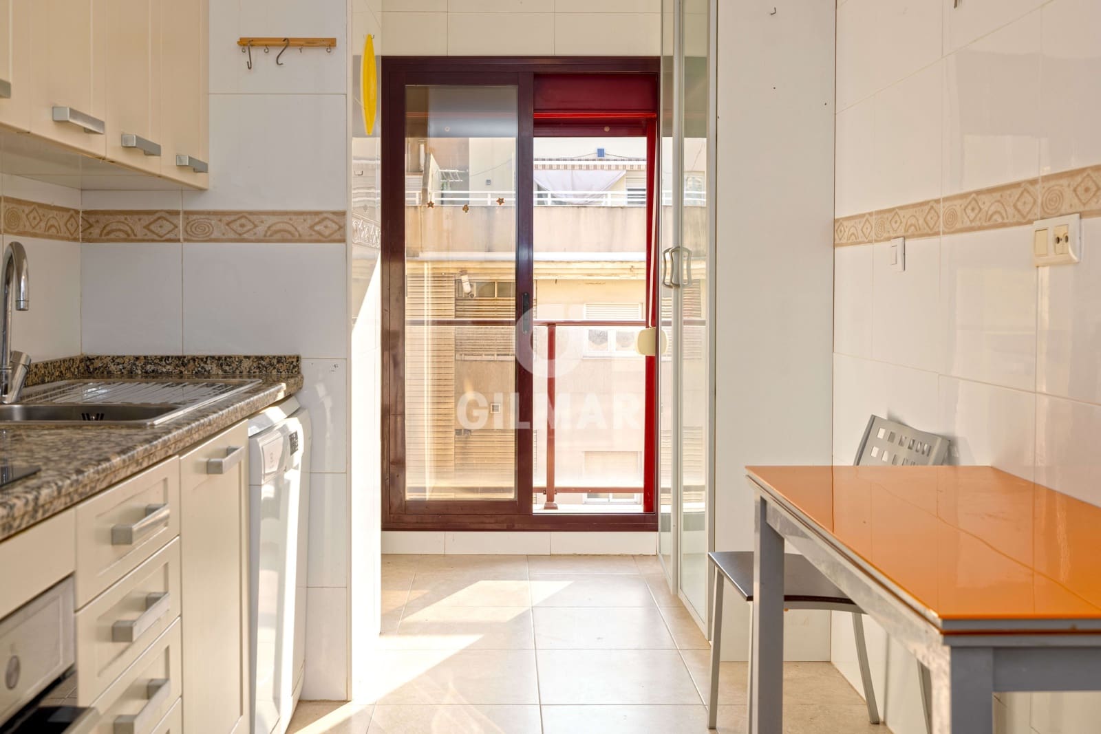 4 Zimmer Wohnung zu verkaufen in Malaga Stadt mit Pool Garage - 795.000 € (Ref: 9989274)