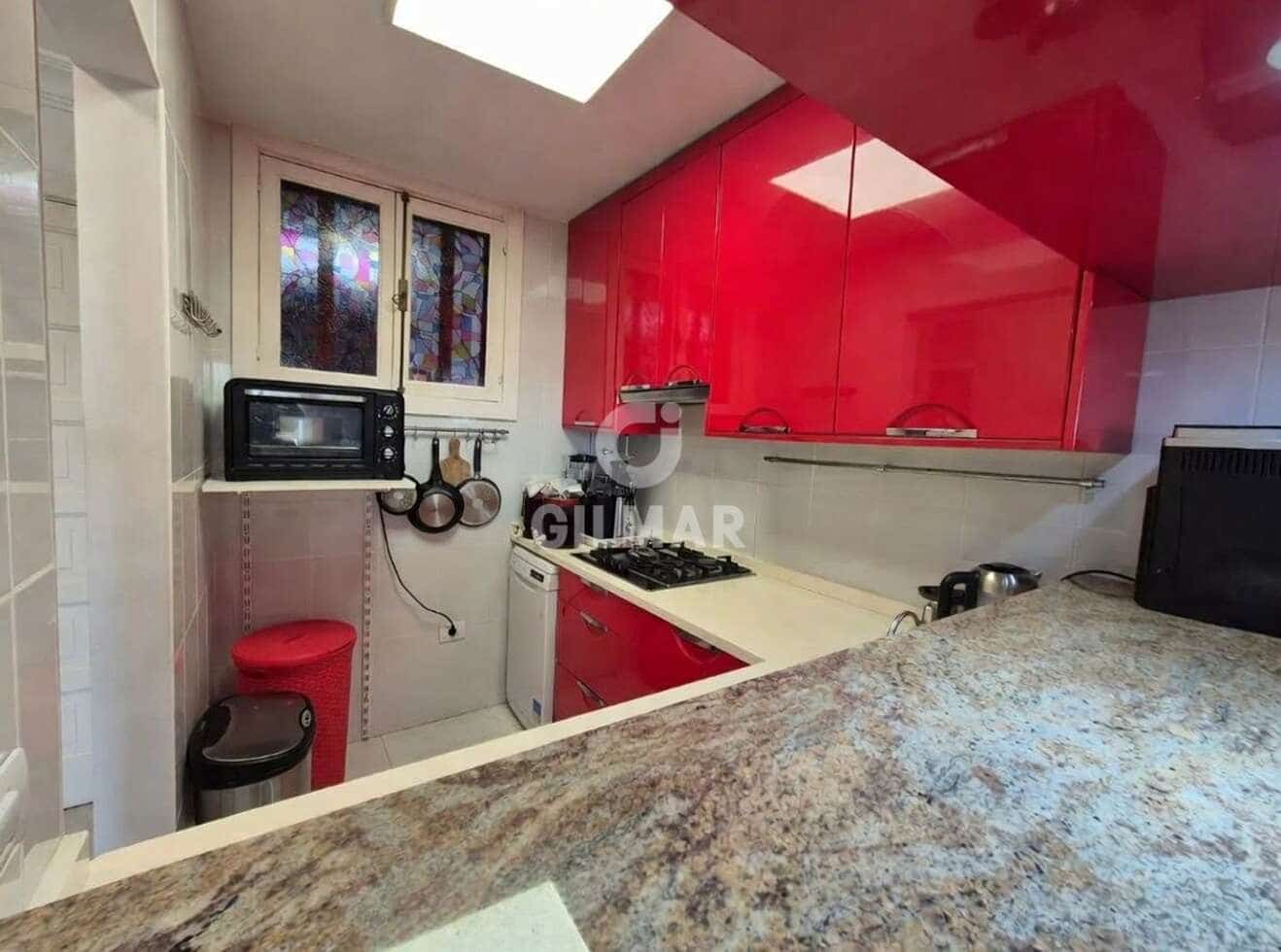 2 makuuhuone Asunto myytävänä paikassa Playa de las Americas mukana uima-altaan 
autotalli - 630 000 € (Ref: 9989281)