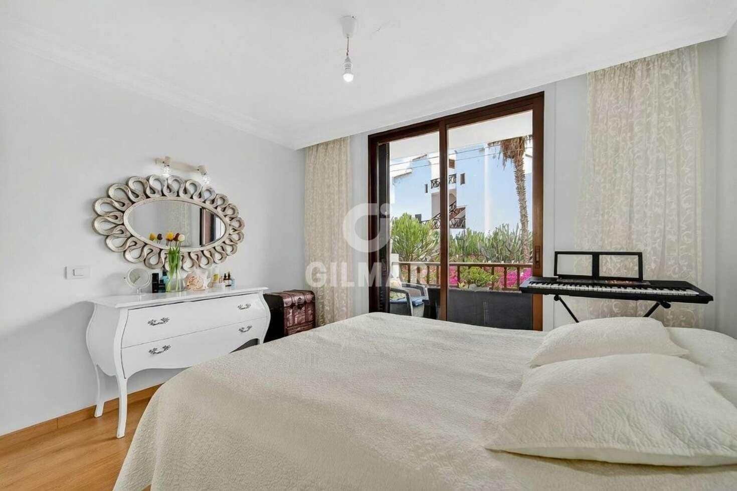 2 makuuhuone Asunto myytävänä paikassa Playa de las Americas mukana uima-altaan 
autotalli - 630 000 € (Ref: 9989281)