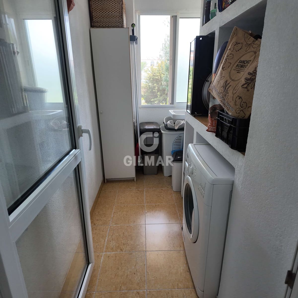 3 makuuhuone Asunto myytävänä paikassa Estepona mukana uima-altaan 
autotalli - 475 000 € (Ref: 9989869)