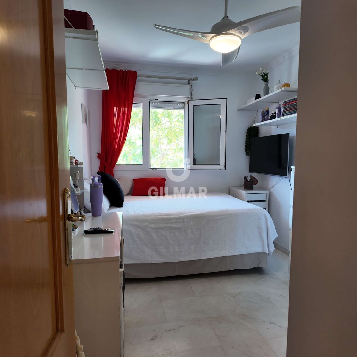3 makuuhuone Asunto myytävänä paikassa Estepona mukana uima-altaan 
autotalli - 475 000 € (Ref: 9989869)
