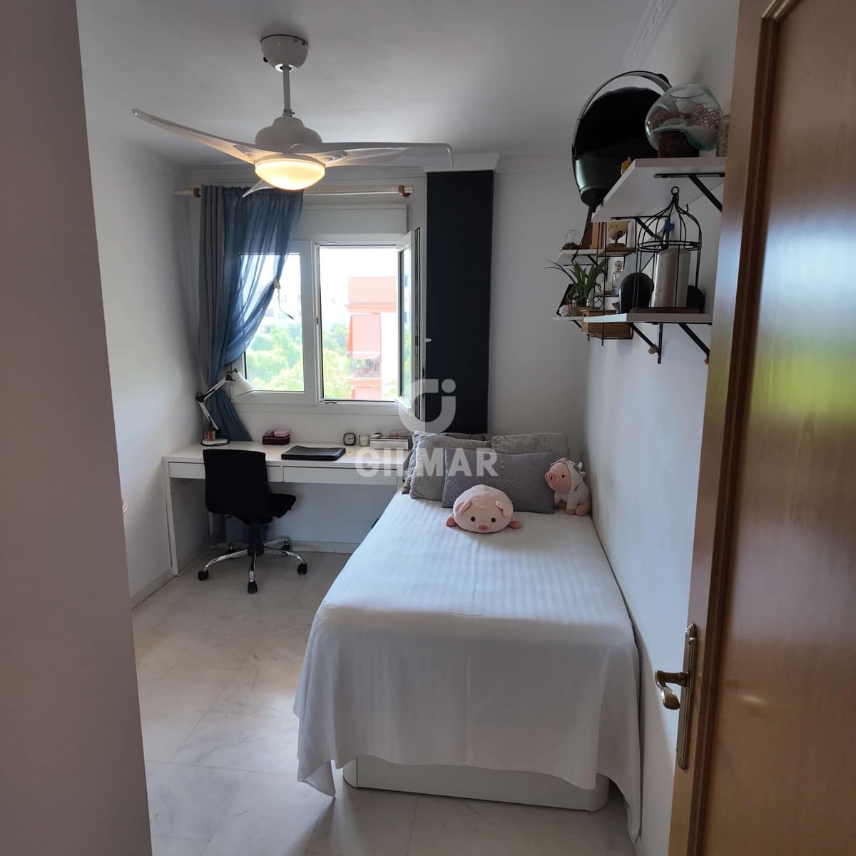 3 makuuhuone Asunto myytävänä paikassa Estepona mukana uima-altaan 
autotalli - 475 000 € (Ref: 9989869)