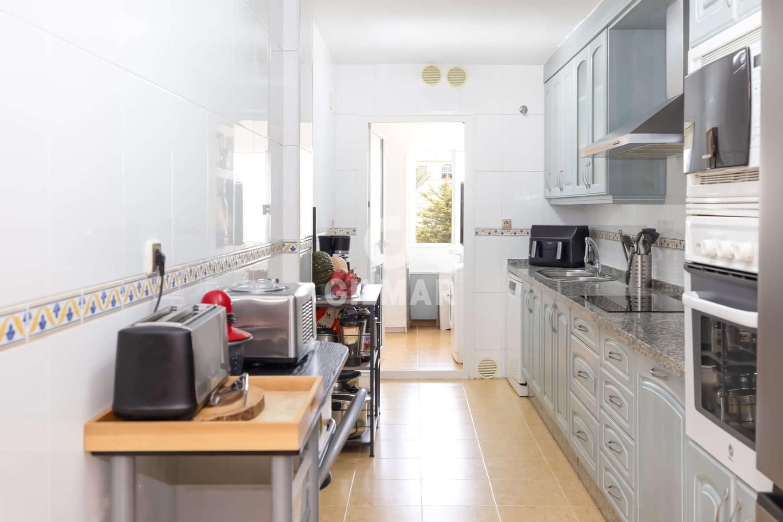 3 Zimmer Wohnung zu verkaufen in Estepona mit Pool Garage - 460.000 € (Ref: 9989869)