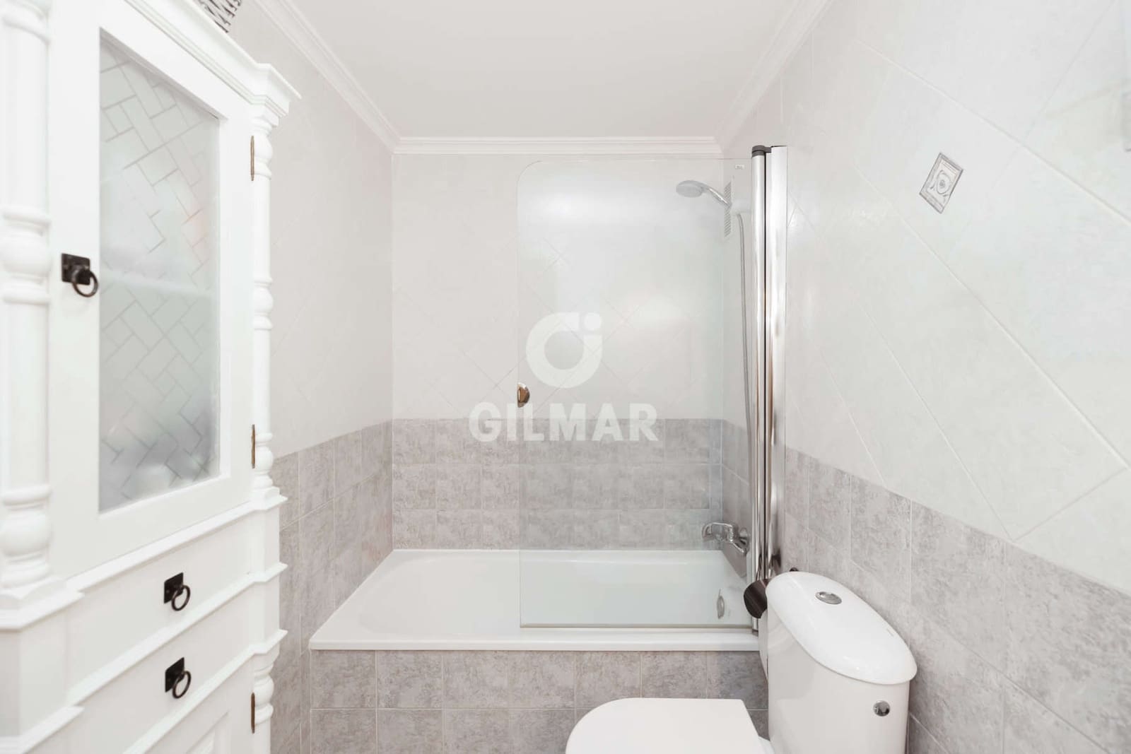 3 Zimmer Wohnung zu verkaufen in Estepona mit Pool Garage - 460.000 € (Ref: 9989869)