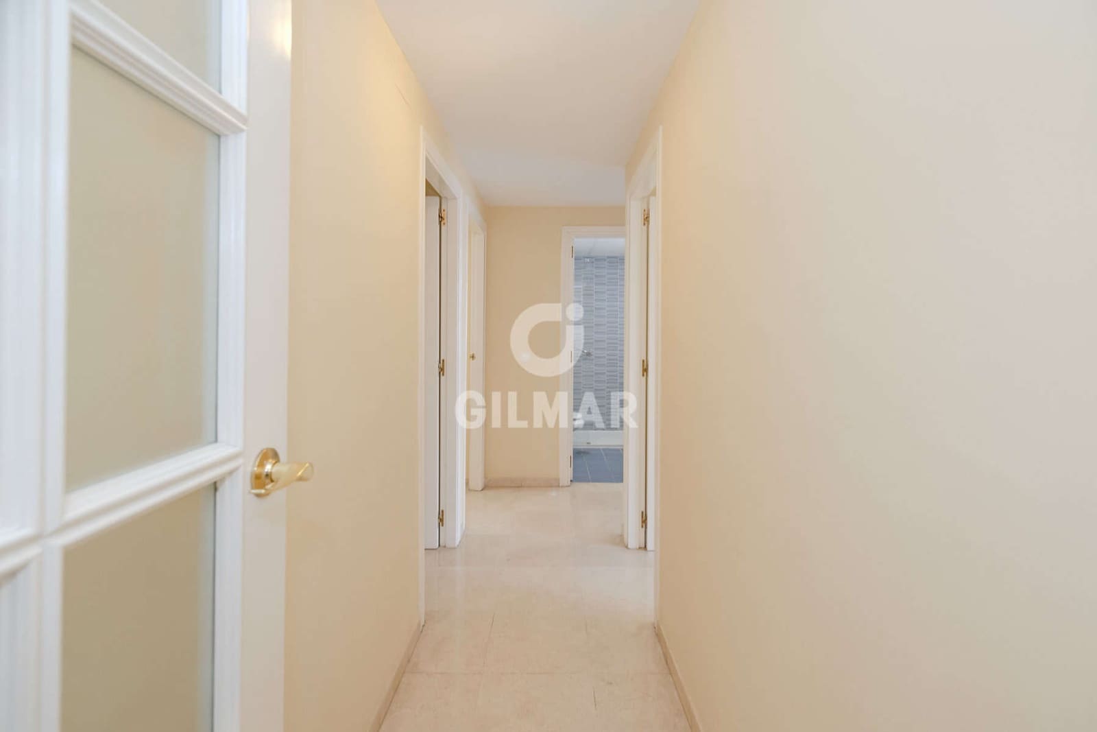4 quarto Apartamento para venda em Estepona com garagem - 636 000 € (Ref: 9989871)