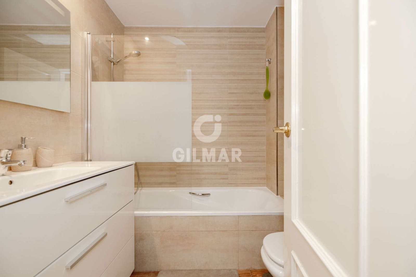 4 quarto Apartamento para venda em Estepona com garagem - 636 000 € (Ref: 9989871)