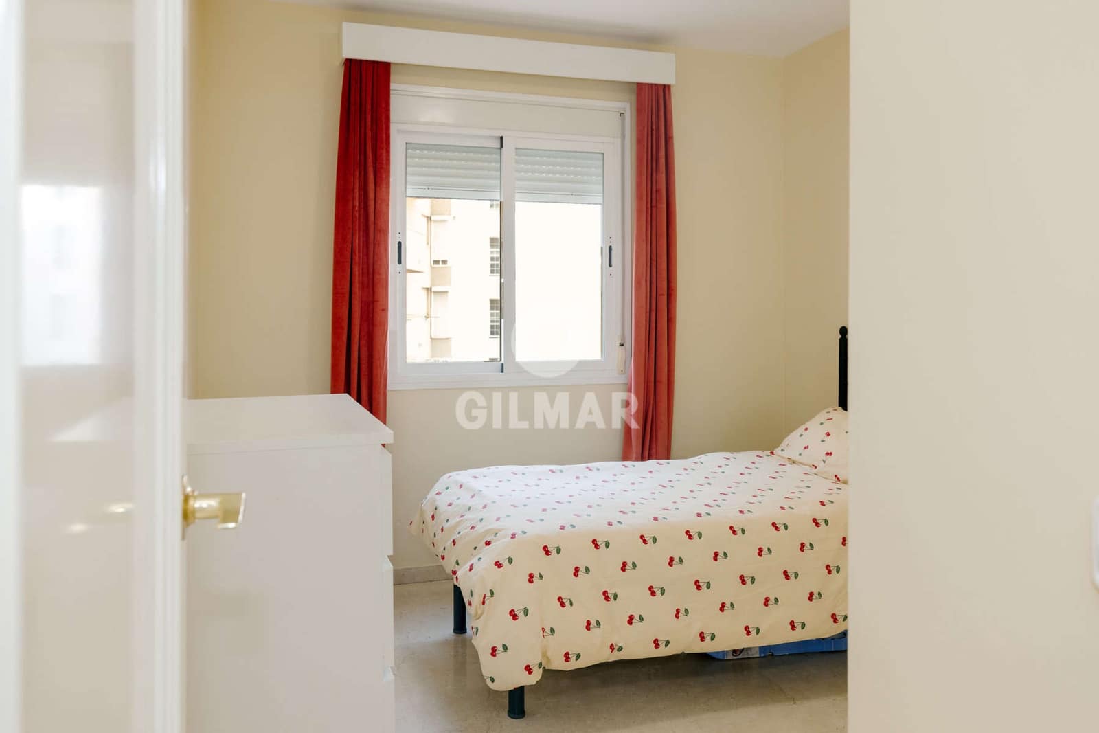 4 quarto Apartamento para venda em Estepona com garagem - 636 000 € (Ref: 9989871)