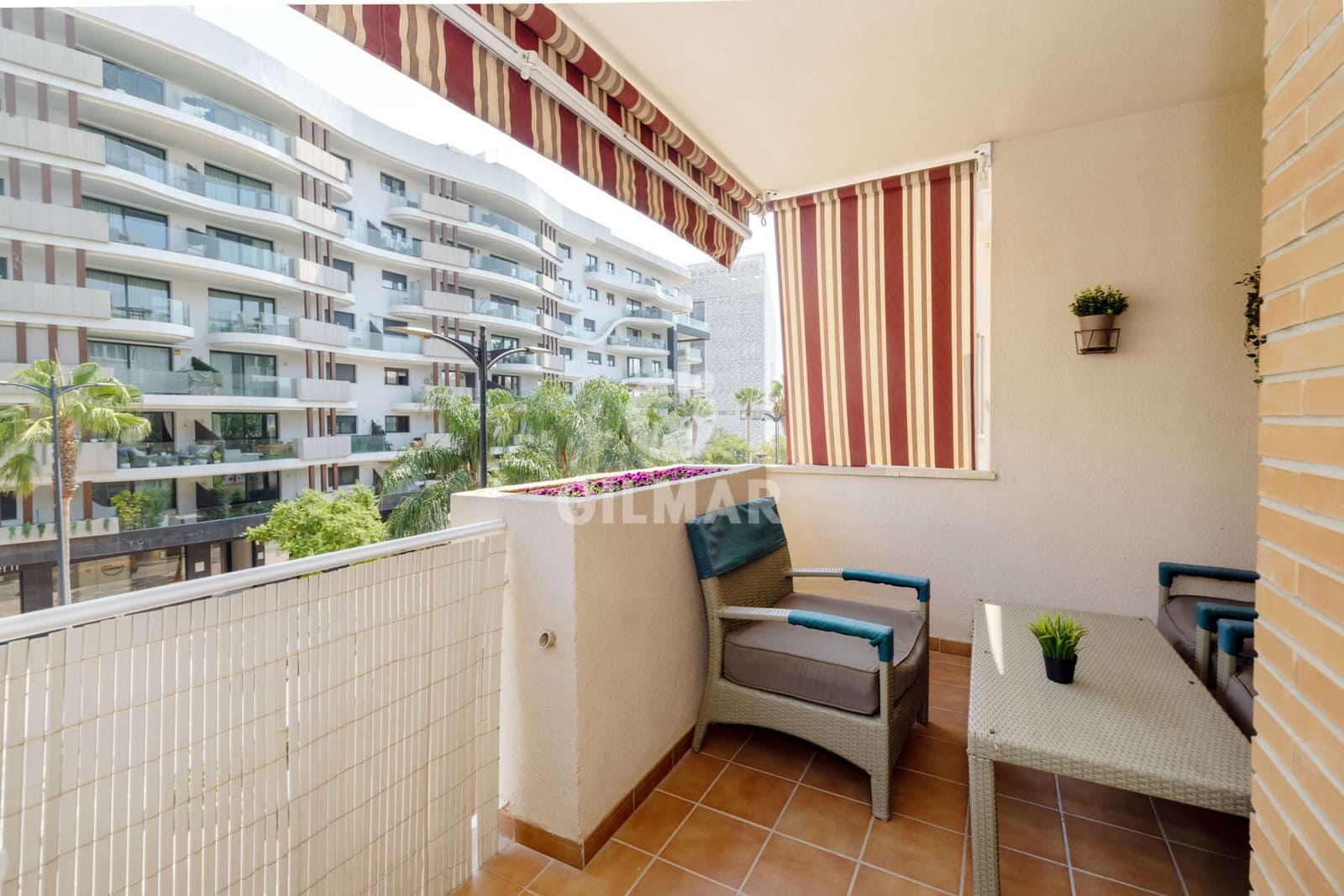 4 quarto Apartamento para venda em Estepona com garagem - 636 000 € (Ref: 9989871)