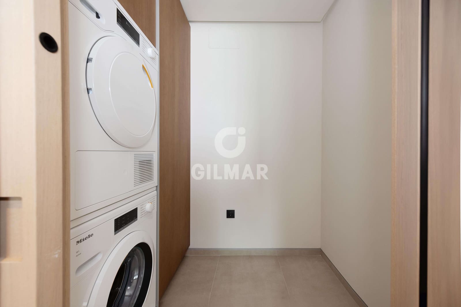 4 sovrum Lägenhet till salu i Malaga stad med pool garage - 2 330 000 € (Ref: 9989878)