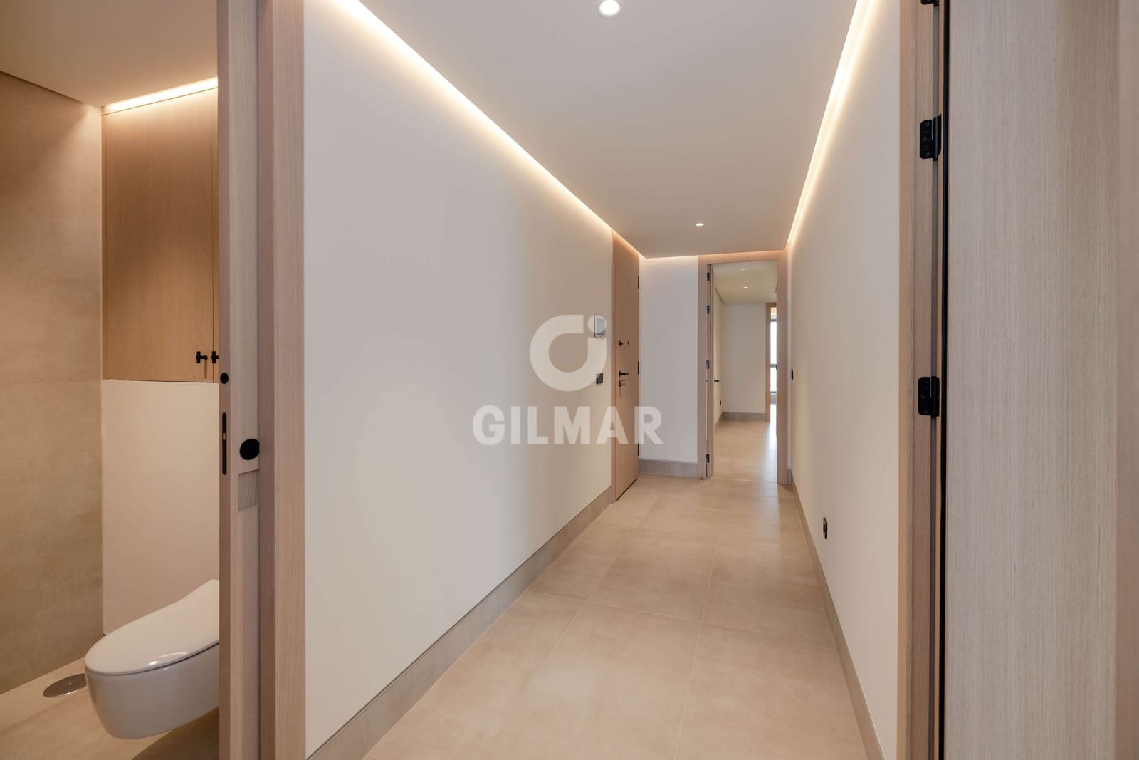 4 sovrum Lägenhet till salu i Malaga stad med pool garage - 2 330 000 € (Ref: 9989878)
