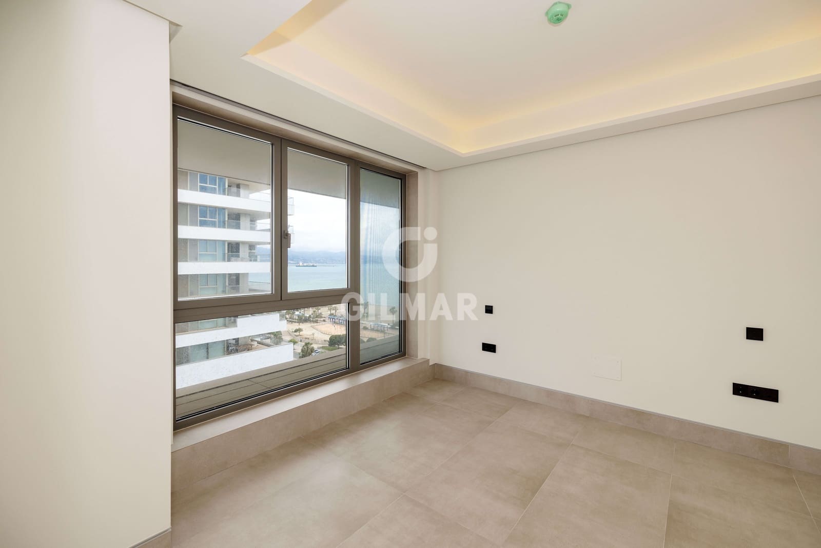 4 sovrum Lägenhet till salu i Malaga stad med pool garage - 2 330 000 € (Ref: 9989878)