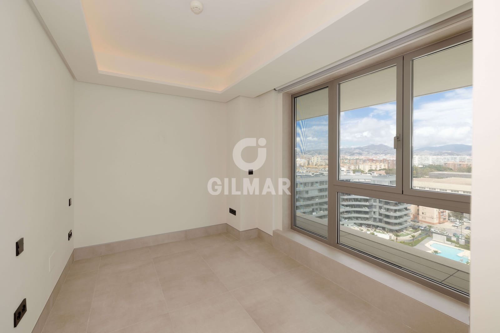 4 sovrum Lägenhet till salu i Malaga stad med pool garage - 2 330 000 € (Ref: 9989878)