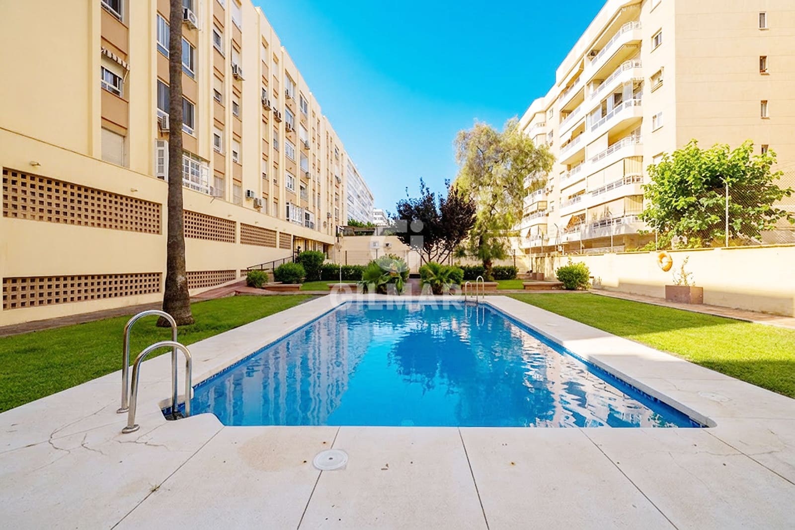 3 soverom Leilighet til salgs i Malaga by med svømmebasseng garasje - € 475 000 (Ref: 9989883)