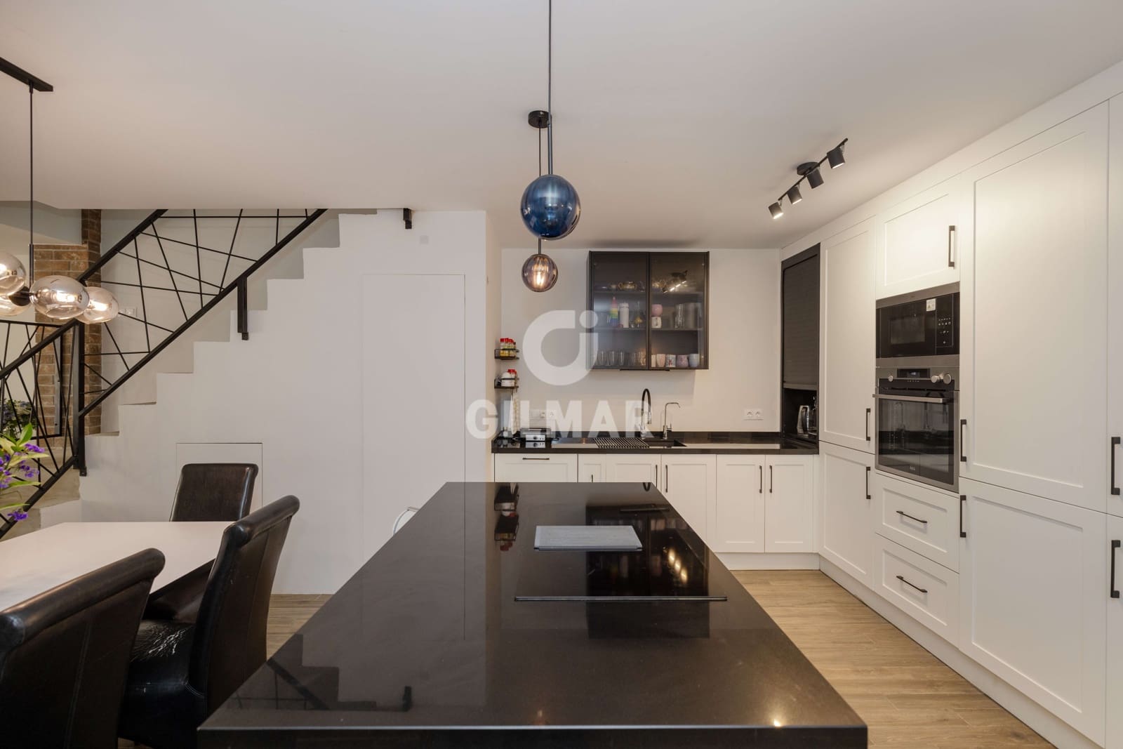 5 bedroom Terraced Villa for sale in Malaga city - € 650,000 (Ref: 9989884)