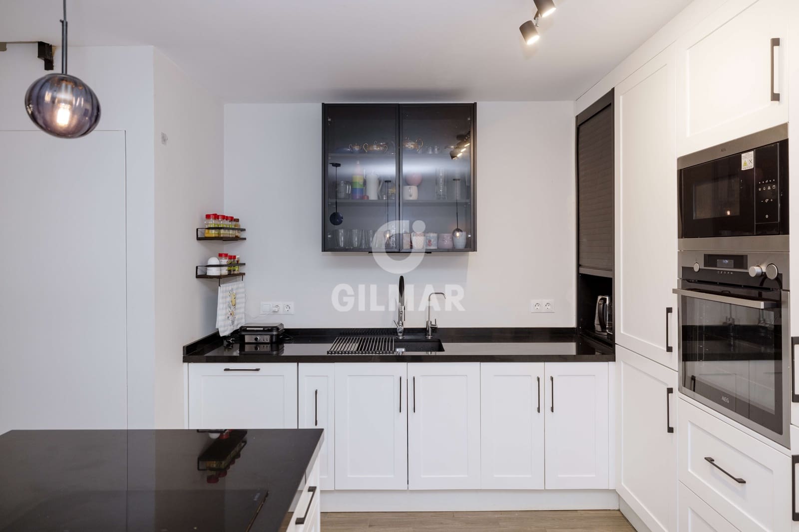 5 bedroom Terraced Villa for sale in Malaga city - € 650,000 (Ref: 9989884)