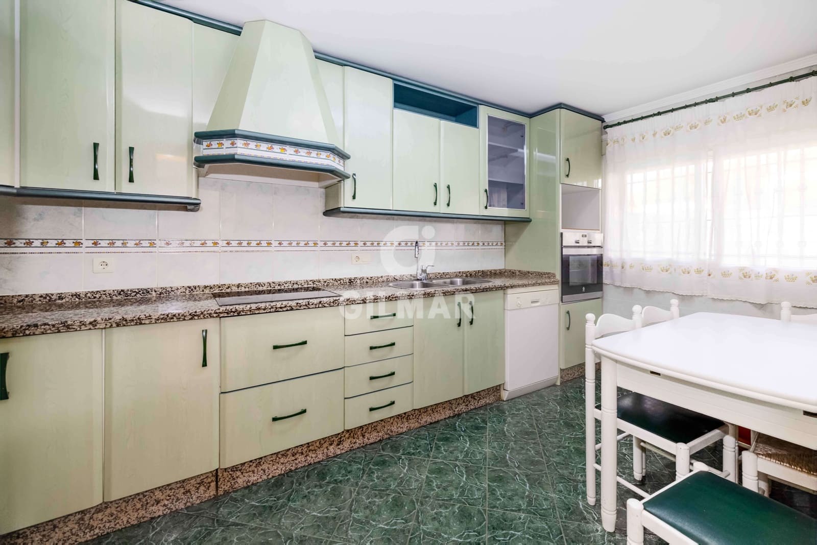 4 makuuhuone Rivitalo myytävänä paikassa Marbella - 595 000 € (Ref: 9991849)
