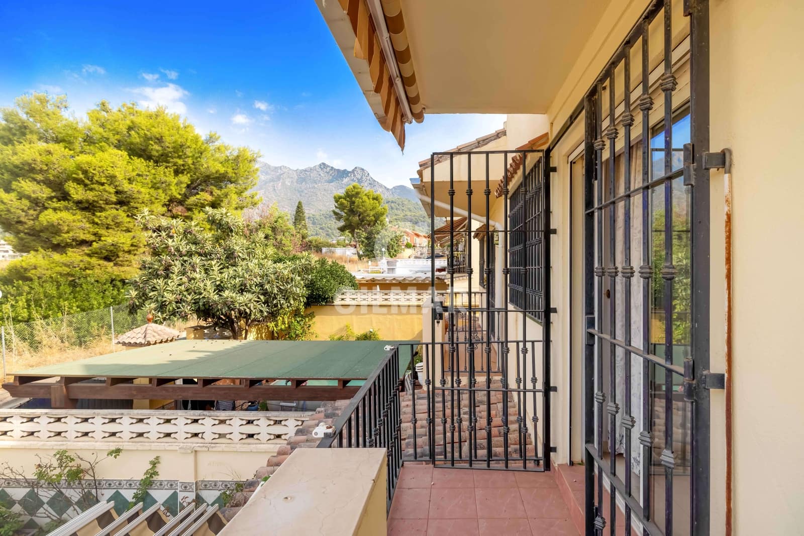 4 makuuhuone Rivitalo myytävänä paikassa Marbella - 595 000 € (Ref: 9991849)