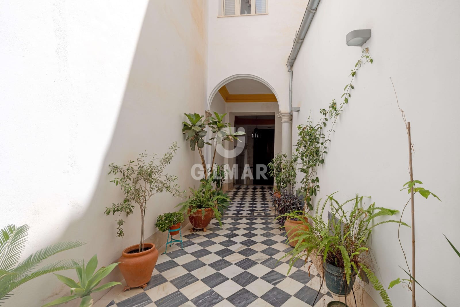 3 bedroom Flat for sale in Malaga city with garage - € 1,600,000 (Ref: 9994567)