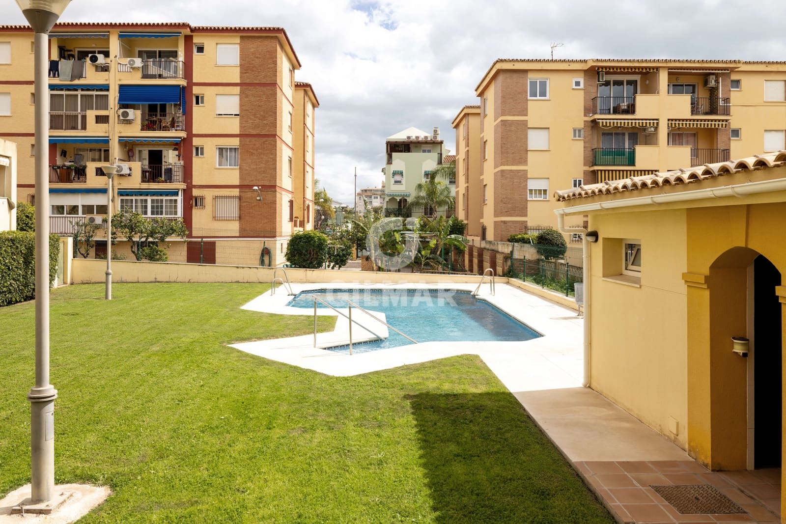 1 bedroom Penthouse for sale in Torre de Benagalbon with pool garage - € 335,000 (Ref: 9994569)