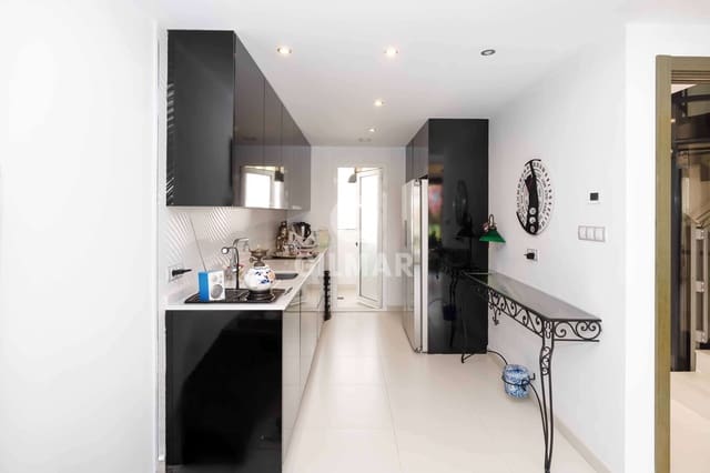 3 slaapkamer Rijtjeshuis te koop in Marbella Centro, Marbella met zwembad garage - € 1.590.000 (Ref: 9994571)