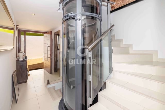 3 slaapkamer Rijtjeshuis te koop in Marbella Centro, Marbella met zwembad garage - € 1.590.000 (Ref: 9994571)