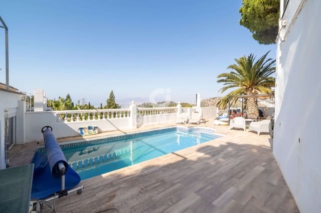 Pareado de 3 habitaciones en Cerrado de Calderon, Málaga ciudad en venta con piscina - 880.000 € (Ref: 9996228)