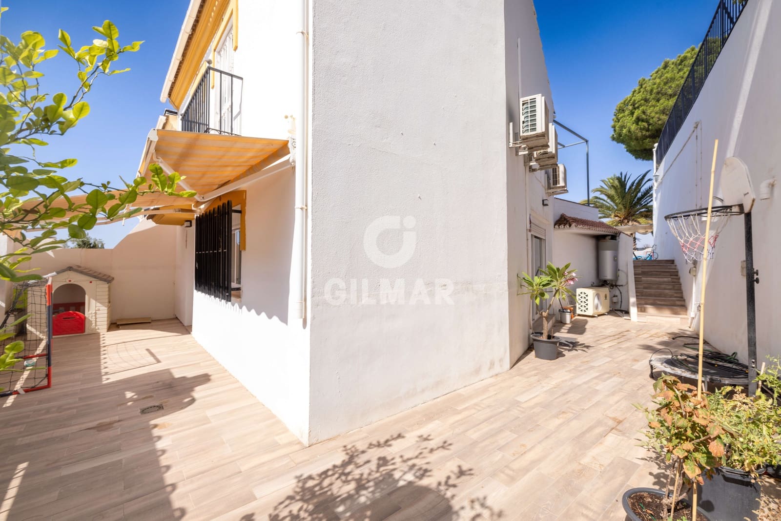 Pareado de 3 habitaciones en Málaga ciudad en venta con piscina - 880.000 € (Ref: 9996228)