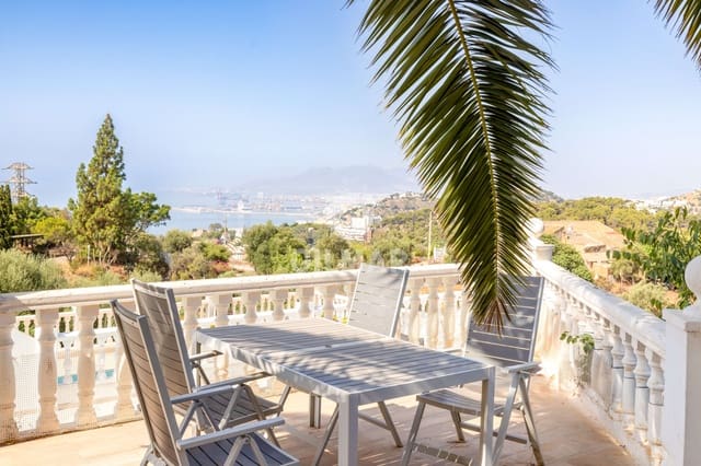 Pareado de 3 habitaciones en Cerrado de Calderon, Málaga ciudad en venta con piscina - 880.000 € (Ref: 9996228)