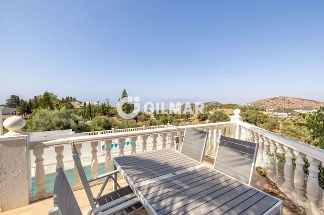 3 soveværelse Semi-Rækkehus til salg i Cerrado de Calderon, Málaga by med swimmingpool garage - € 860.000 (Ref: 9996228)