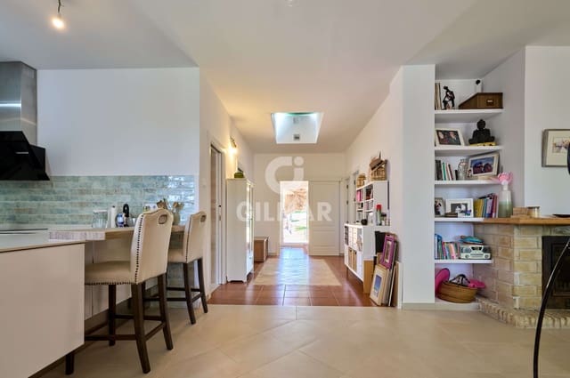 7 slaapkamer Villa te koop in Chiclana de la Frontera met zwembad - € 790.000 (Ref: 9997877)