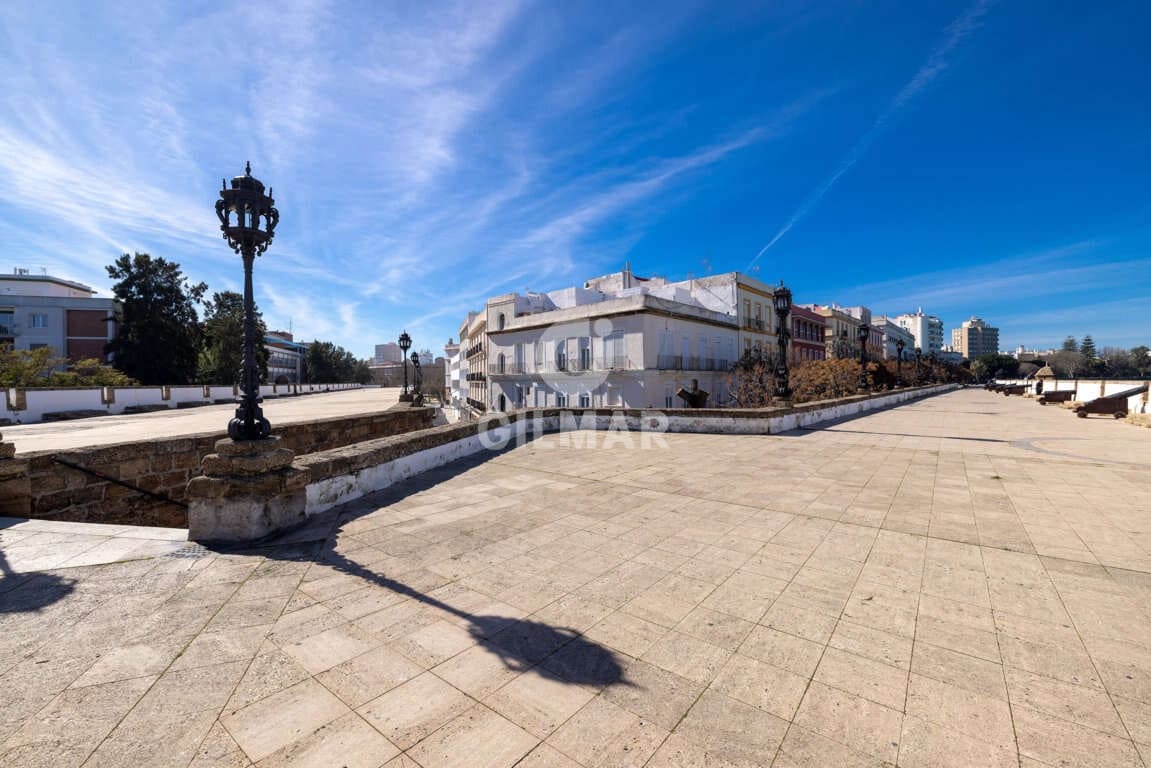 2 sovrum Lägenhet till salu i Cadiz stad - 690 000 € (Ref: 9997879)