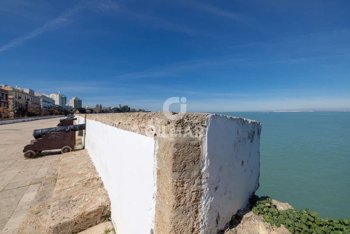 2 sovrum Lägenhet till salu i Cadiz stad - 690 000 € (Ref: 9997879)