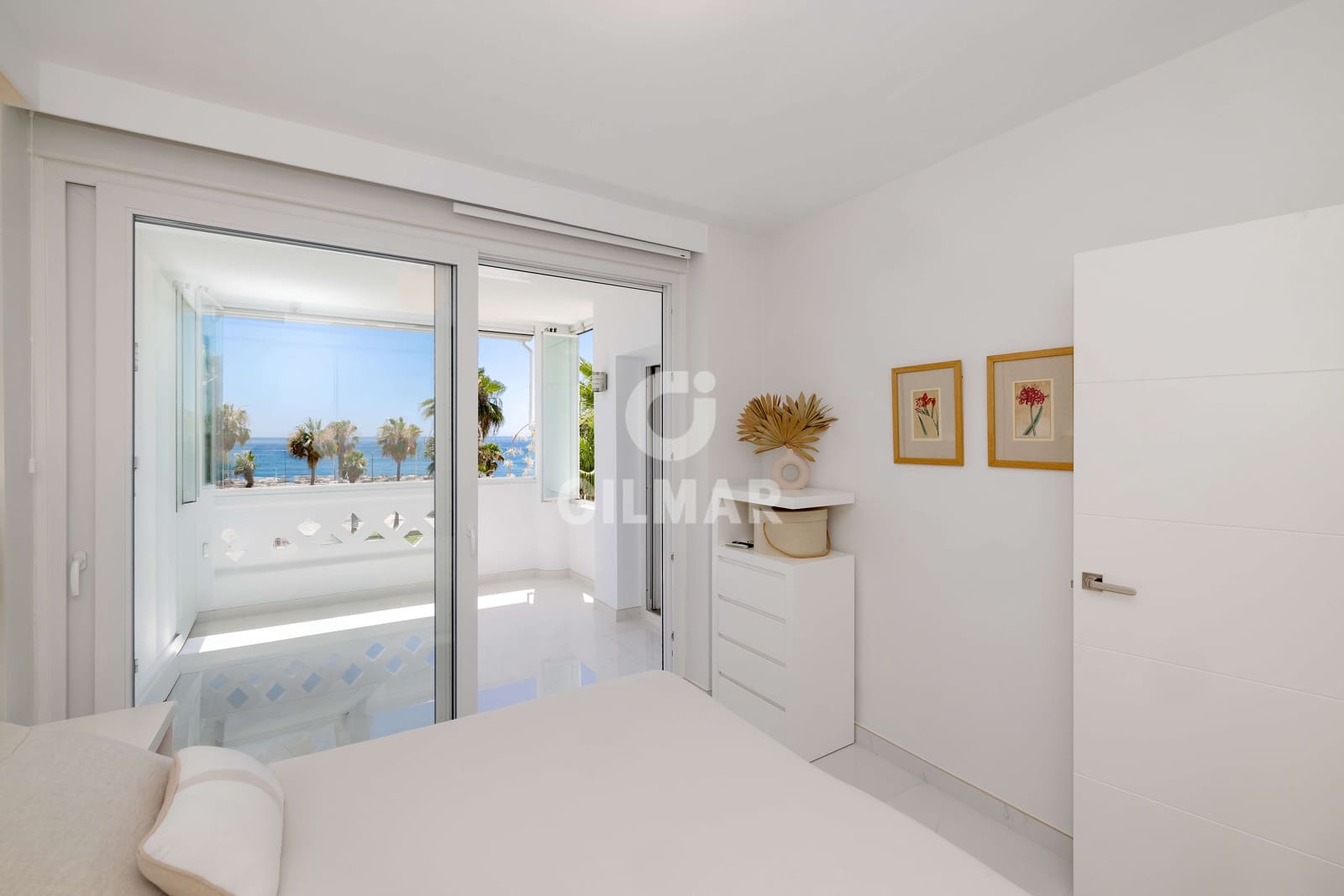 2 soverom Leilighet til salgs i Nueva Andalucia med svømmebasseng garasje - € 1 395 000 (Ref: 9999956)